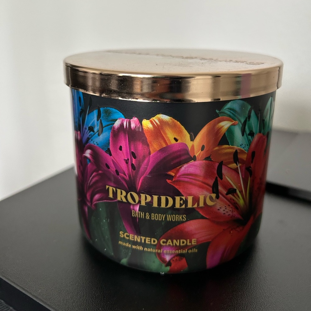 Bath and Body Works Tropidelic 3-wick Candle